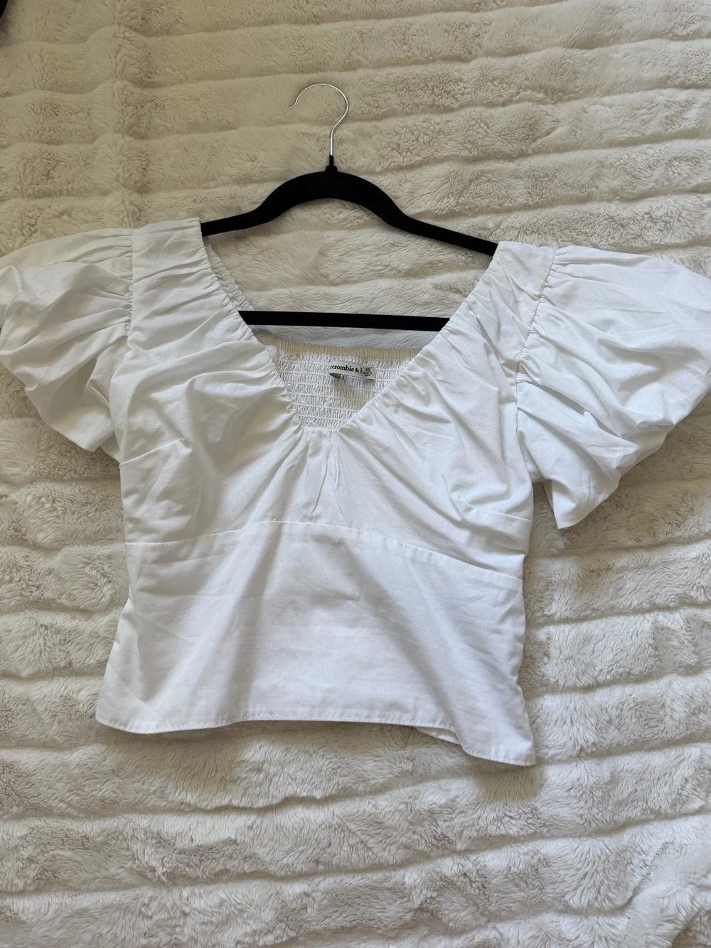 Abercrombie & Fitch White Puff Sleeve V-Neck Crop Top